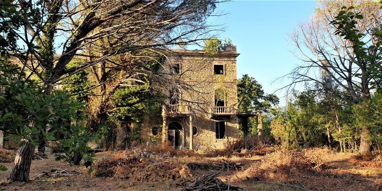 Sant'Ottavia, la villa stregata a Pomarance